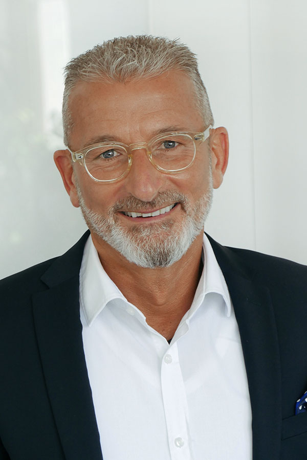 Portraitbild Klaus Dargahi